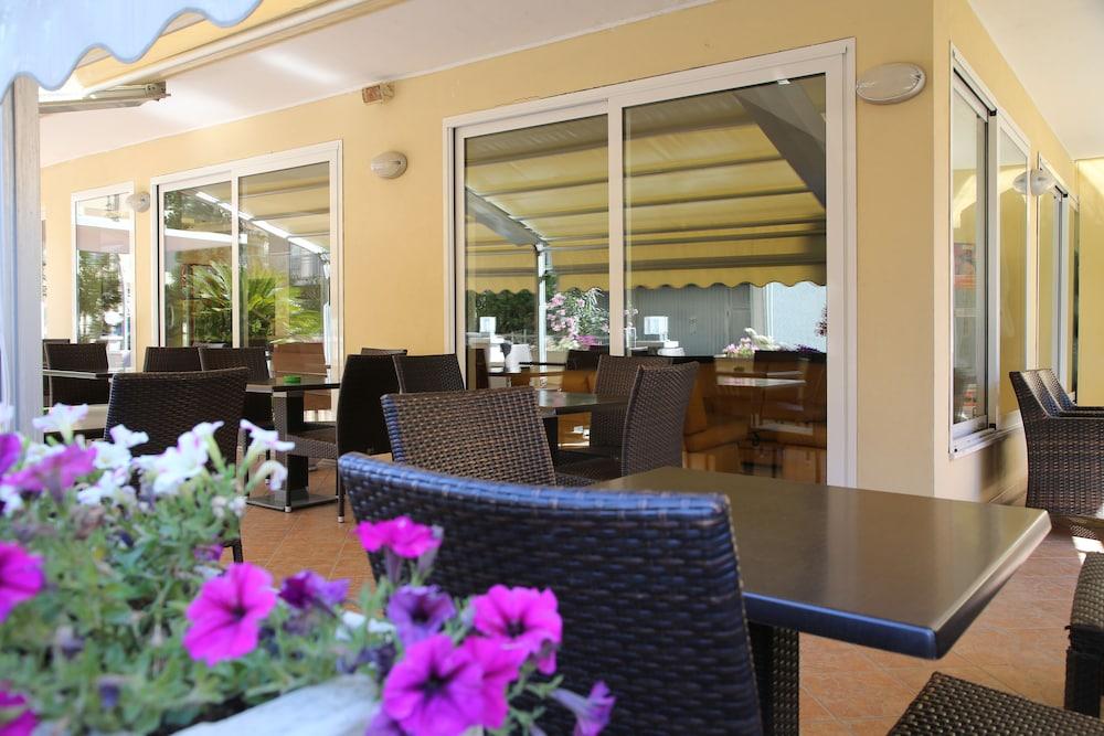 Hotel Elisir ริมินี ภายนอก รูปภาพ
