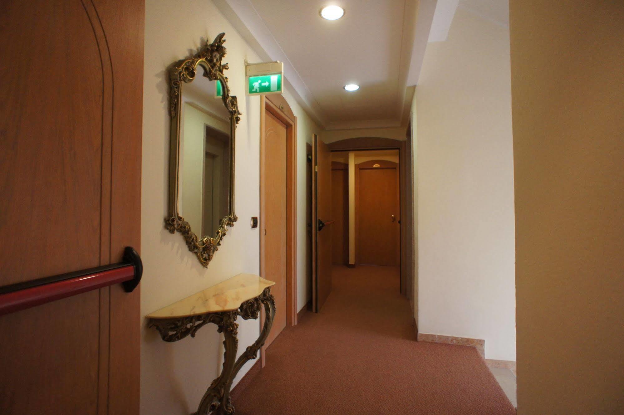 Hotel Elisir ริมินี ภายนอก รูปภาพ